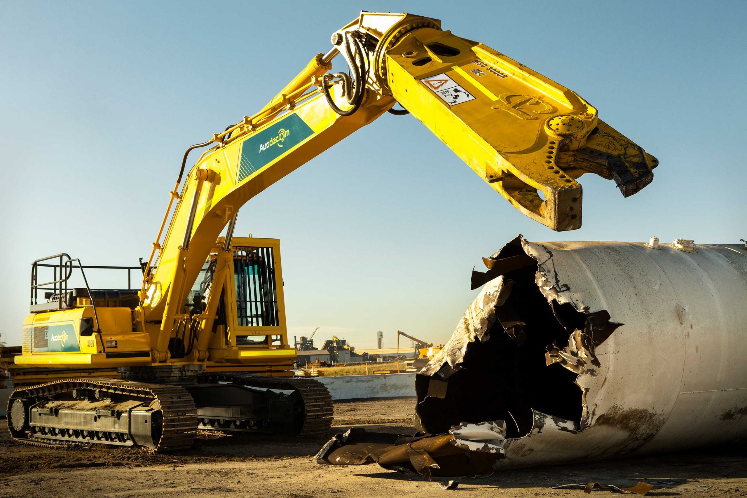 http://Ausdecom%20Tank%20Demolition%20with%20shears